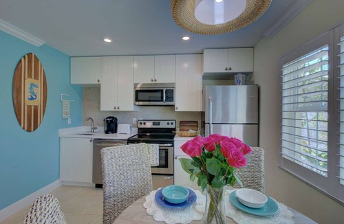 Siesta Key Village Condo | Heart of Siesta Key Village, Walk to Beach, Heated Pool, Comes with Beach Gear!