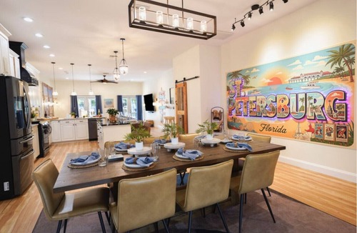 St. Petersburg House | Heated Lagoon Pool|Pickleball|Mini Golf|30 min airport