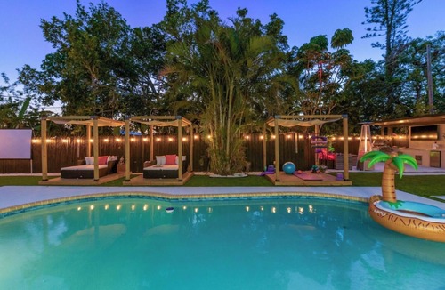 South Bradenton Villa | Heated Pool and Spa Outdoor Kitchen/Theater/Games