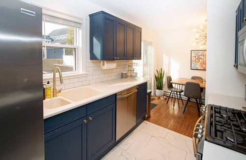 Country Club Estates House | Heated Pool, Hot Tub, Deck & LINENS/TOWELS too!