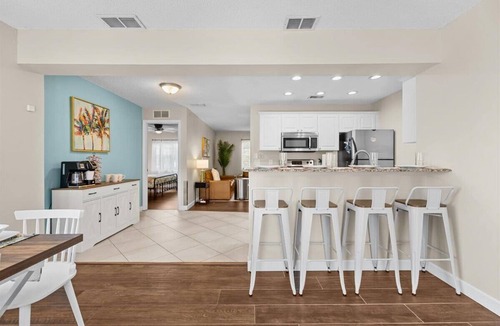 Largo House | Heated Pool Oasis | Screened Lanai + TV | Fire Pit