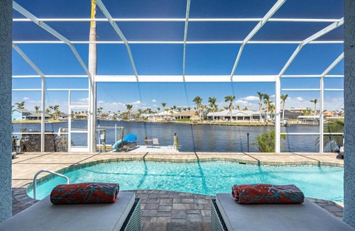 Pelican House | Heated Pool, Outdoor Kitchen, Sleeps 10! - Villa Bay Vista - Roelens Vacations