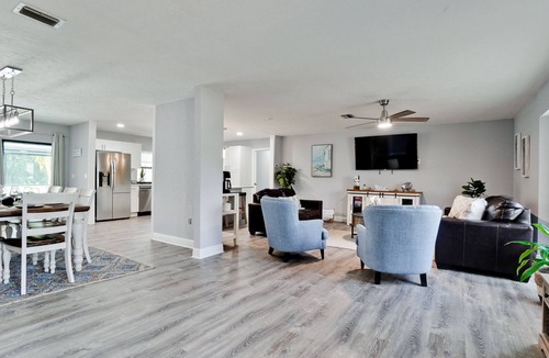 Whitfield House | Heated Pool + Ping-Pong + Foosball + 12 min to Beach