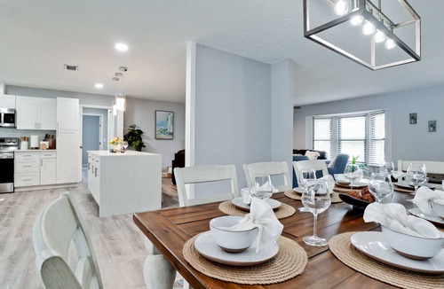Whitfield House | Heated Pool + Ping-Pong + Foosball + 12 min to Beach