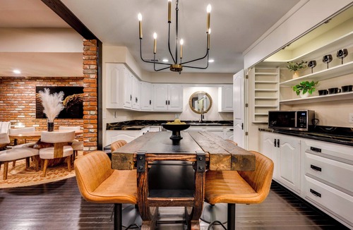 Lakeside Apartment | Heated Pool: Tropical Townhome in Wheat Ridge
