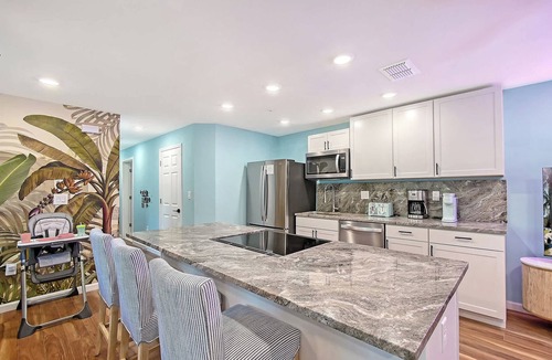 South Bradenton Condo | Heated Resort Pool & Slide · 6 Min to IMG · Games