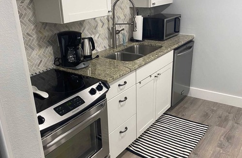 South Bradenton Condo | Heated Resort Pool, Slide & Games · 6 Min to IMG