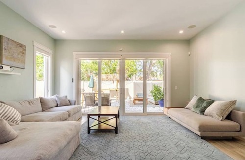 Gillespie Park House | Heated Saltwater Pool and Hot Tub, Walk Downtown.