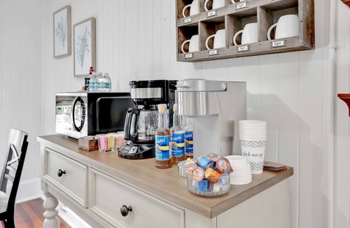 Fort Myers River District House | Hibiscus House Bed Breakfast Inn Turtle Room Bed-ada
