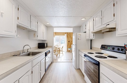 Bethany Beach House | Hidden Harbour Home Close to the Water w/Shared Pool, Private W/D, WiFi