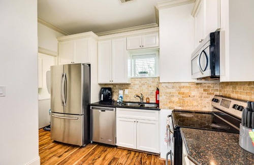 Galveston Apartment | Hidden Retreat, Unit B