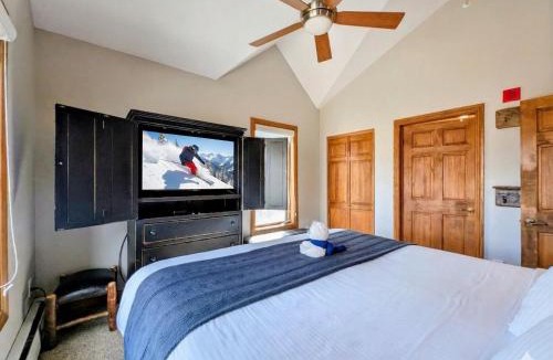 Mountain House House | Hidden River Lodge 5992 by SummitCove Lodging