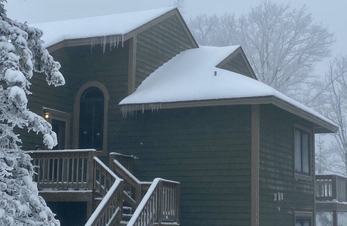 Hidden Valley Condo | Hidden Valley Ski in/Ski out 3 bedroom 3 full baths