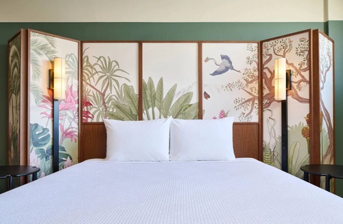 Ala Moana Hotel | High Floor City View King, Elevated Pool Views, Tranquil Koi Gardens
