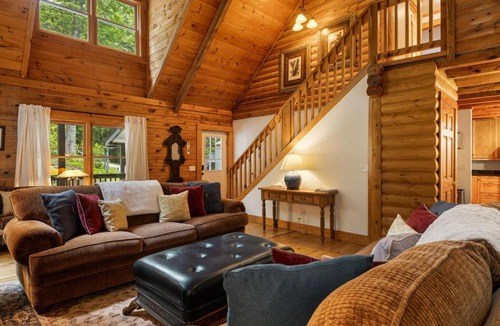 Cullowhee House | Highlands Cabin Retreat w Deck and Fire Pit