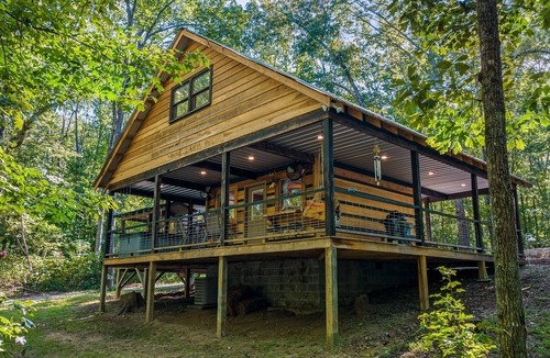 Fort Payne Cabin | HIKING;Mentone;DeSoto Falls; Mentone; Lookout Mtn; Hot tub, No Pet Fee-1 pet-