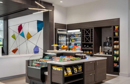 Florida Center North Hotel | Hilton Garden Inn Orlando I-4 Millenia Blvd Mall