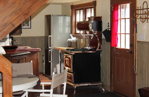 Historic District Cabin | Historic Cabin! Downtown! 2 Blocks to Main St. Walk to everything!