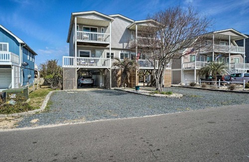 Holden Beach House | Holden Beach Vacation Rental: Short Path to Beach!