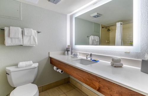 Caloosahatchee Hotel | Holiday Inn Express Cape Coral-Fort Myers Area by IHG