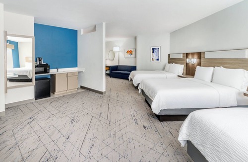 Thornton Hotel | Holiday Inn Express Hotel & Suites Denver North - Thornton by IHG