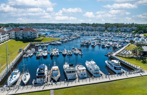 Little River Hotel | Holiday Inn Express North Myrtle Beach - Little River by IHG