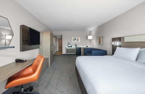 Pembroke Hotel | Holiday Inn Express Pembroke by IHG