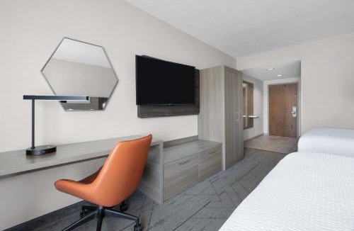 Pembroke Hotel | Holiday Inn Express Pembroke by IHG