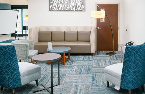South View Hotel | Holiday Inn Express & Suites Hope Mills-Fayetteville Arpt by IHG