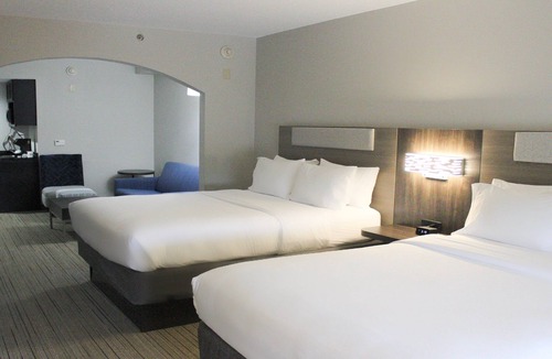 South View Hotel | Holiday Inn Express & Suites Hope Mills-Fayetteville Arpt by IHG