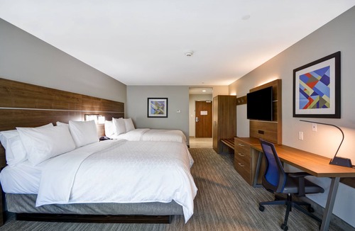 El Lago Hotel | Holiday Inn Express & Suites Houston NASA - Boardwalk Area by IHG