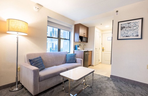 East Cambridge Hotel | Holiday Inn Express & Suites Boston - Cambridge by IHG