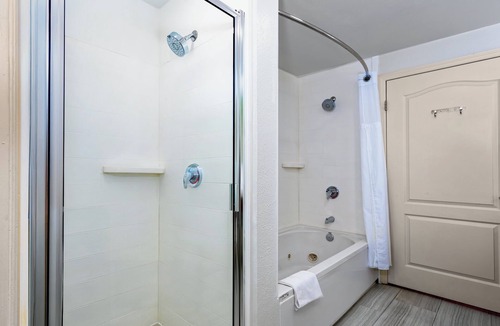 Southwest Orlando Hotel | Holiday Inn Express & Suites, International Drive by IHG
