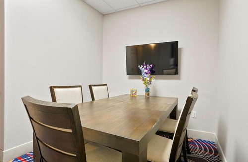 Thornton Hotel | Holiday Inn Express & Suites Denver North - Thornton by IHG