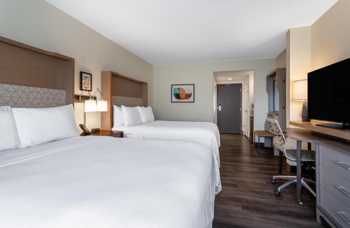Terrace Park Hotel | Holiday Inn - Tampa North by IHG
