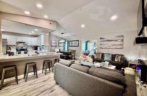 Seminole House | HOME SWEET HOME!☀️ HUGE HOT TUB. HEATED POOL! 7 miles to beach 4BD 2BA updated!