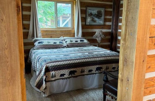 Homer House | Homer Spit View Cabins - The Log Cabin