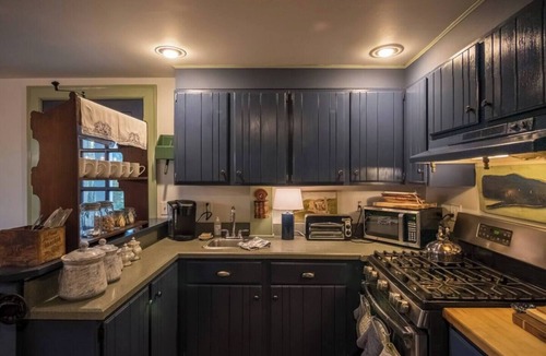 Stonington Apartment | Hospitality as sweet as apple pie!