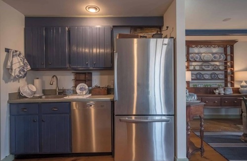 Stonington Apartment | Hospitality as sweet as apple pie!