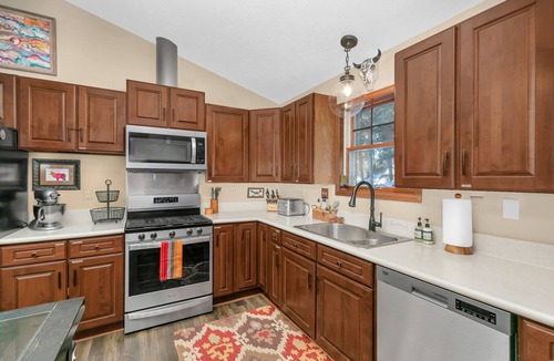 Black Hawk House | Hot Tub, Game Room and Trails / Families & Pets!