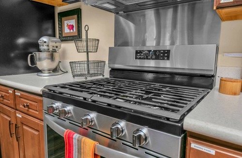 Black Hawk House | Hot Tub, Game Room and Trails / Families & Pets!