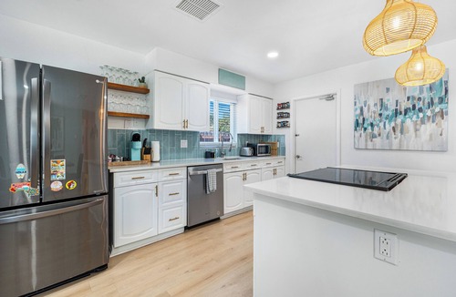 Walsingham House | Hot Tub & Heated Pool! 4 Bedroom Largo Getaway!