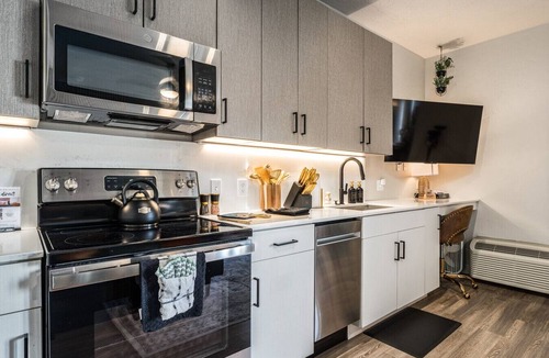 Boise Apartment | Hot Tub, King Bed, Coffee Bar, Balcony