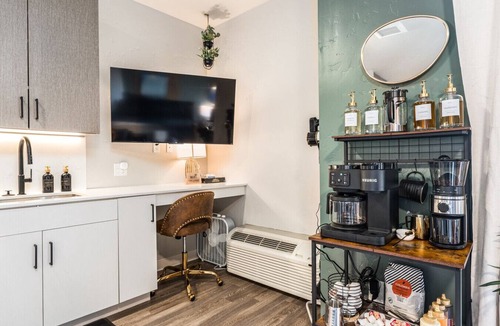 Boise Apartment | Hot Tub, King Bed, Coffee Bar, Balcony