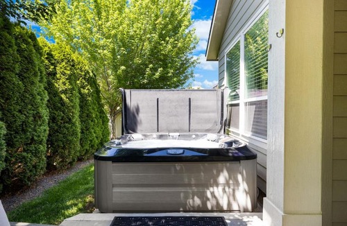 Northwest Boise City House | Hot Tub Sauna Fire Pit Office 4 BR Games