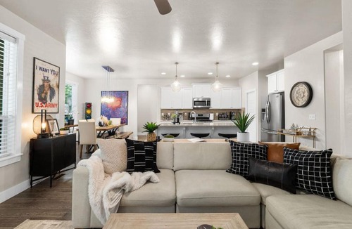 Northwest Boise City House | Hot Tub Sauna Fire Pit Office 4 BR Games