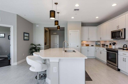 Venice House | Impeccable 3 BR/2 BA home with expansive lake view - Serenity Garden