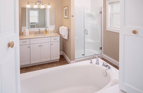 Niantic Bed & Breakfast | Inn at Harbor Hill Marina