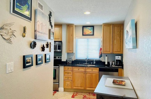 Capri Isle Condo | Inter-coastal Piece of Paradise - Walk to Beach