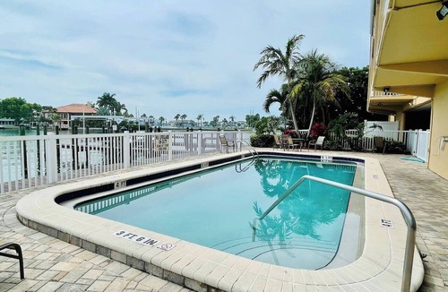 Capri Isle Condo | Inter-coastal Piece of Paradise - Walk to Beach